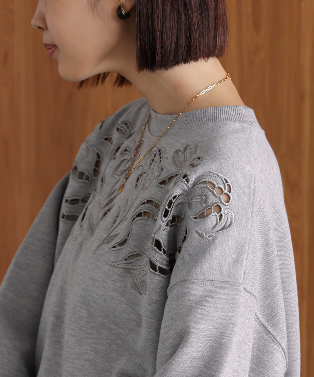 フラワーカットワークプルオーバー