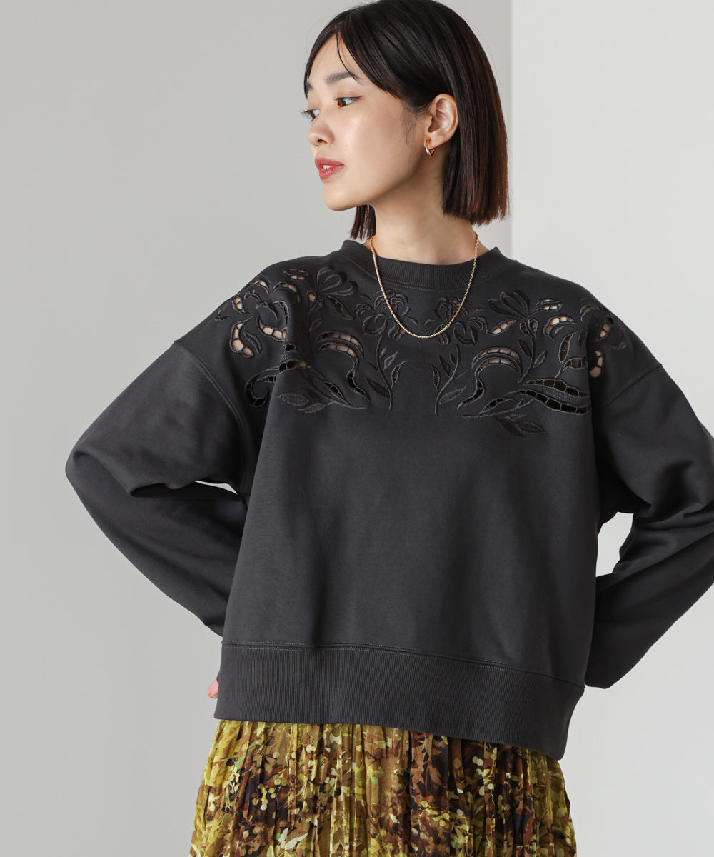 フラワーカットワークプルオーバー