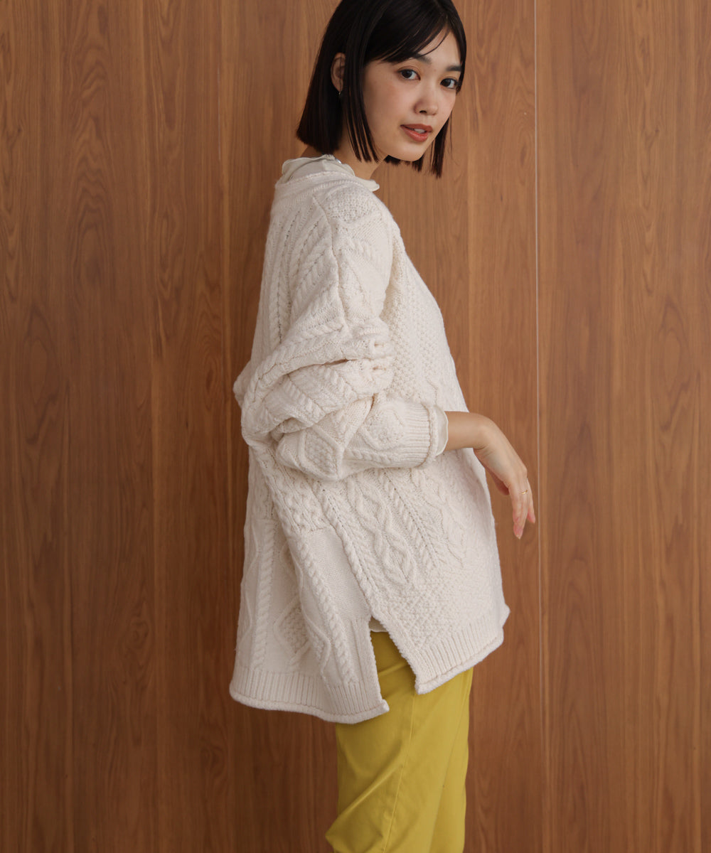【WEB限定】ケーブルVニットセーター