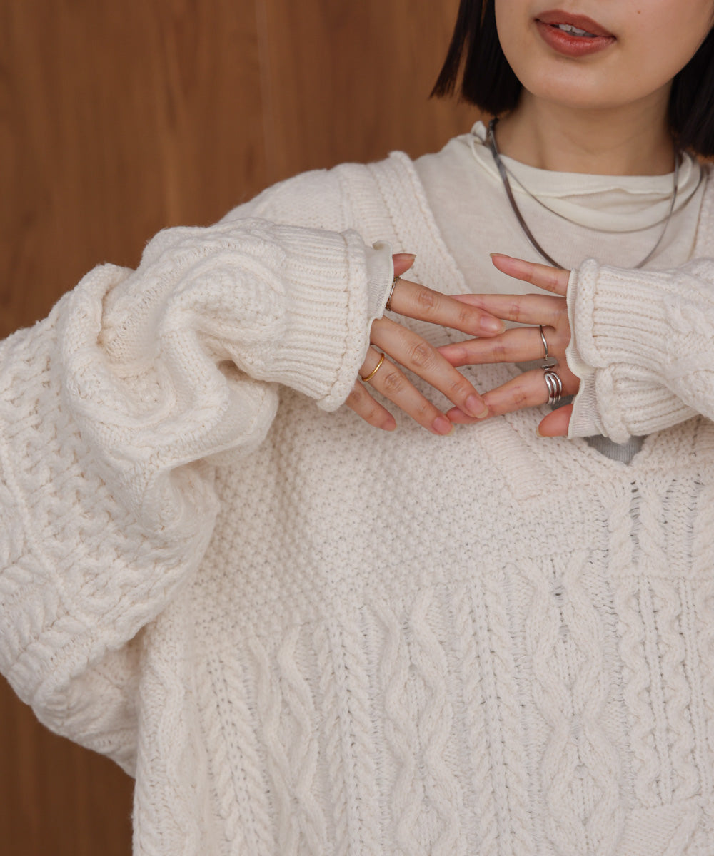 【WEB限定】ケーブルVニットセーター