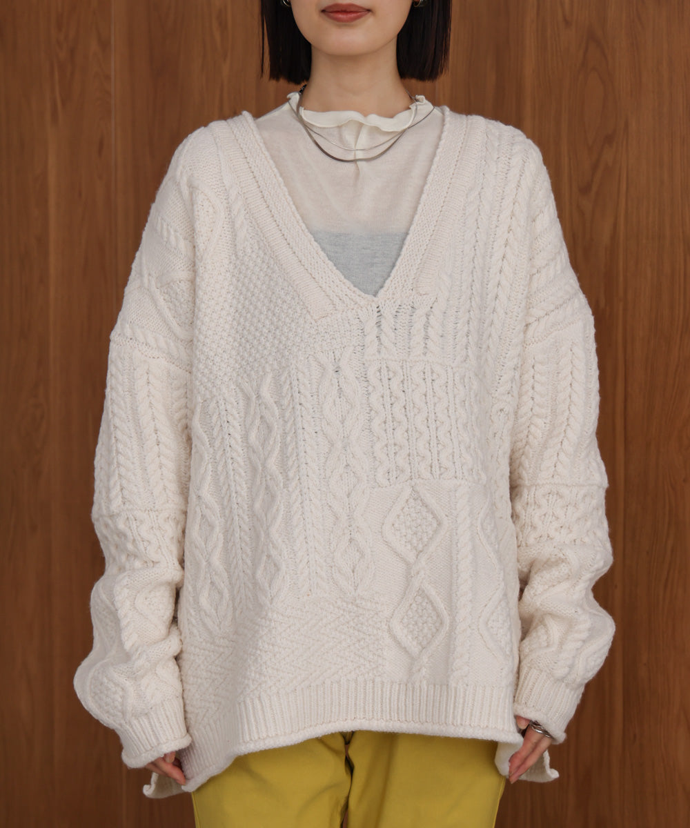 【WEB限定】ケーブルVニットセーター