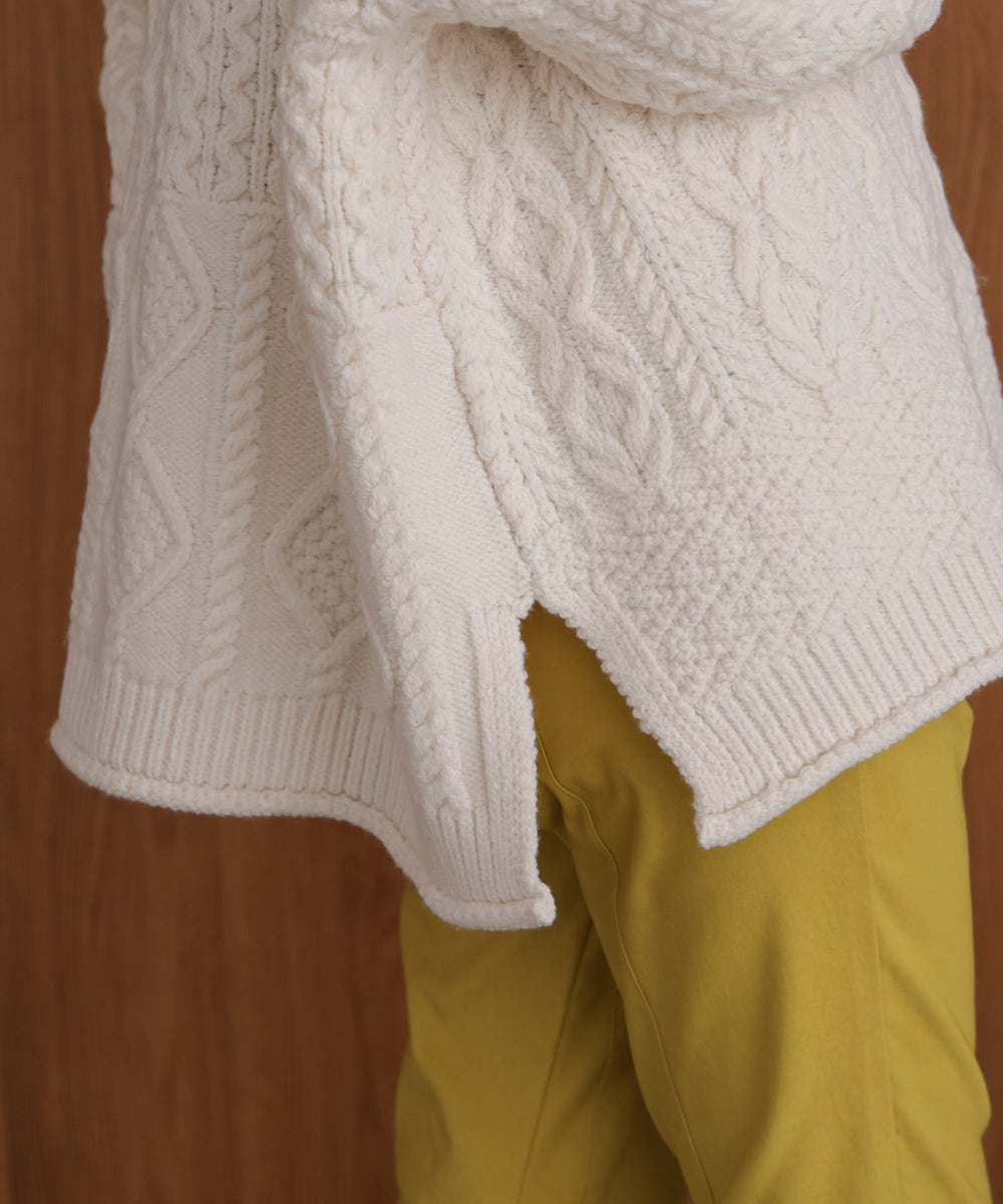 【WEB限定】ケーブルVニットセーター