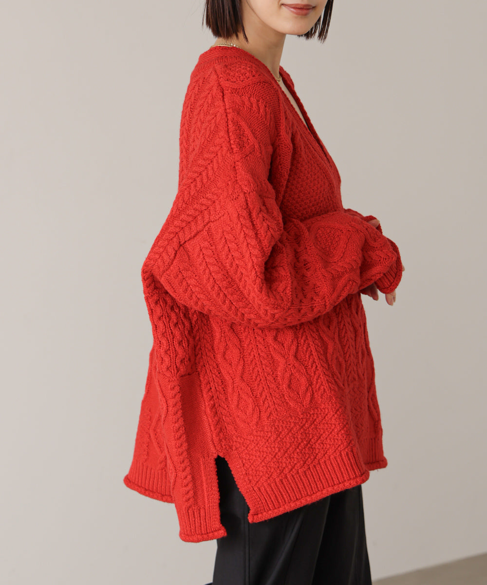 【WEB限定】ケーブルVニットセーター
