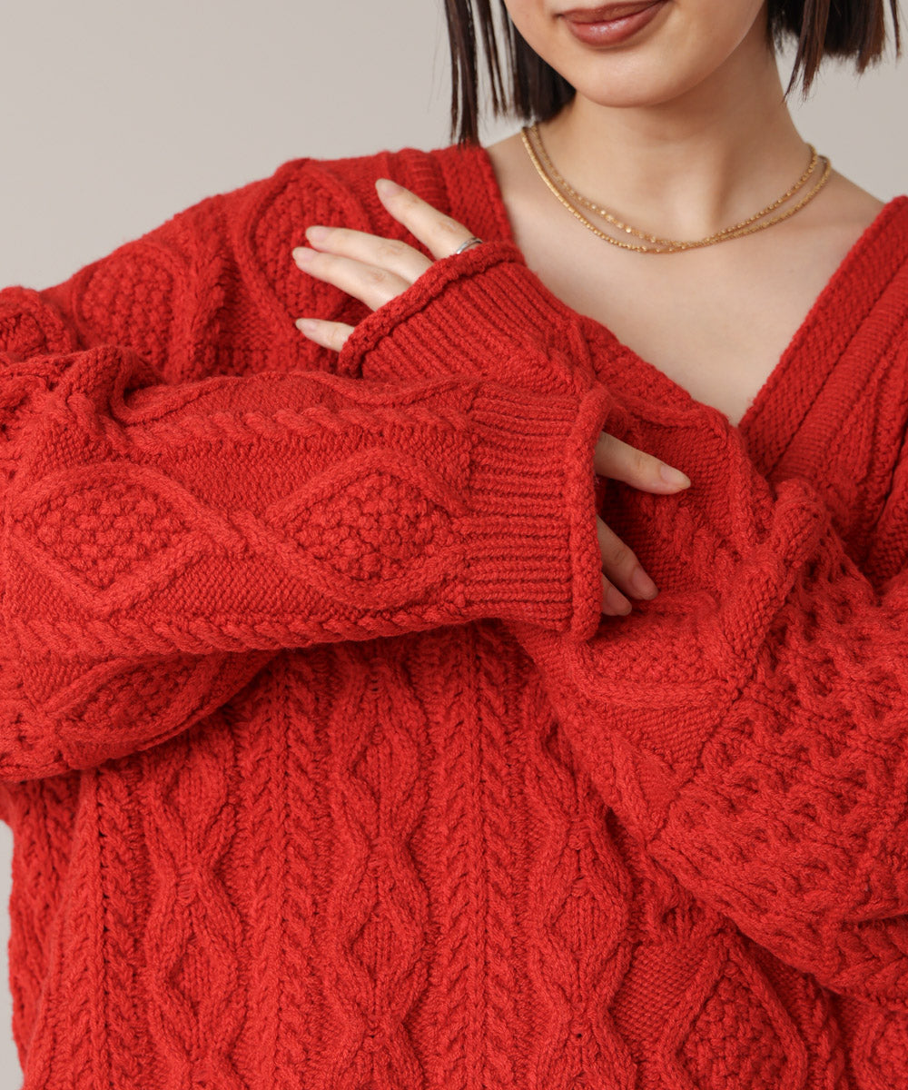 【WEB限定】ケーブルVニットセーター