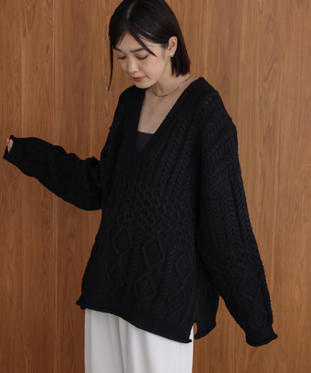 【WEB限定】ケーブルVニットセーター