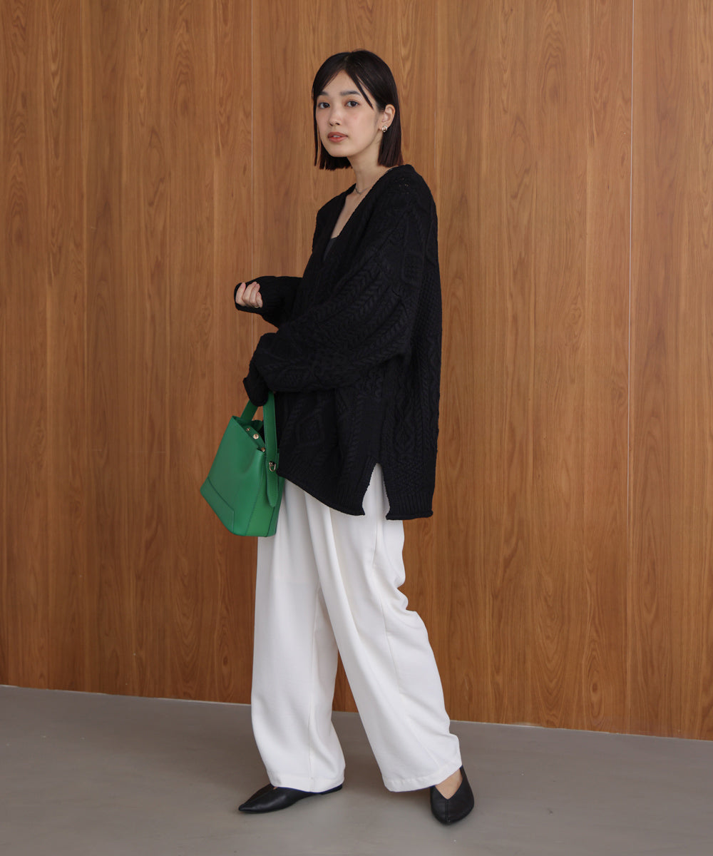 【WEB限定】ケーブルVニットセーター