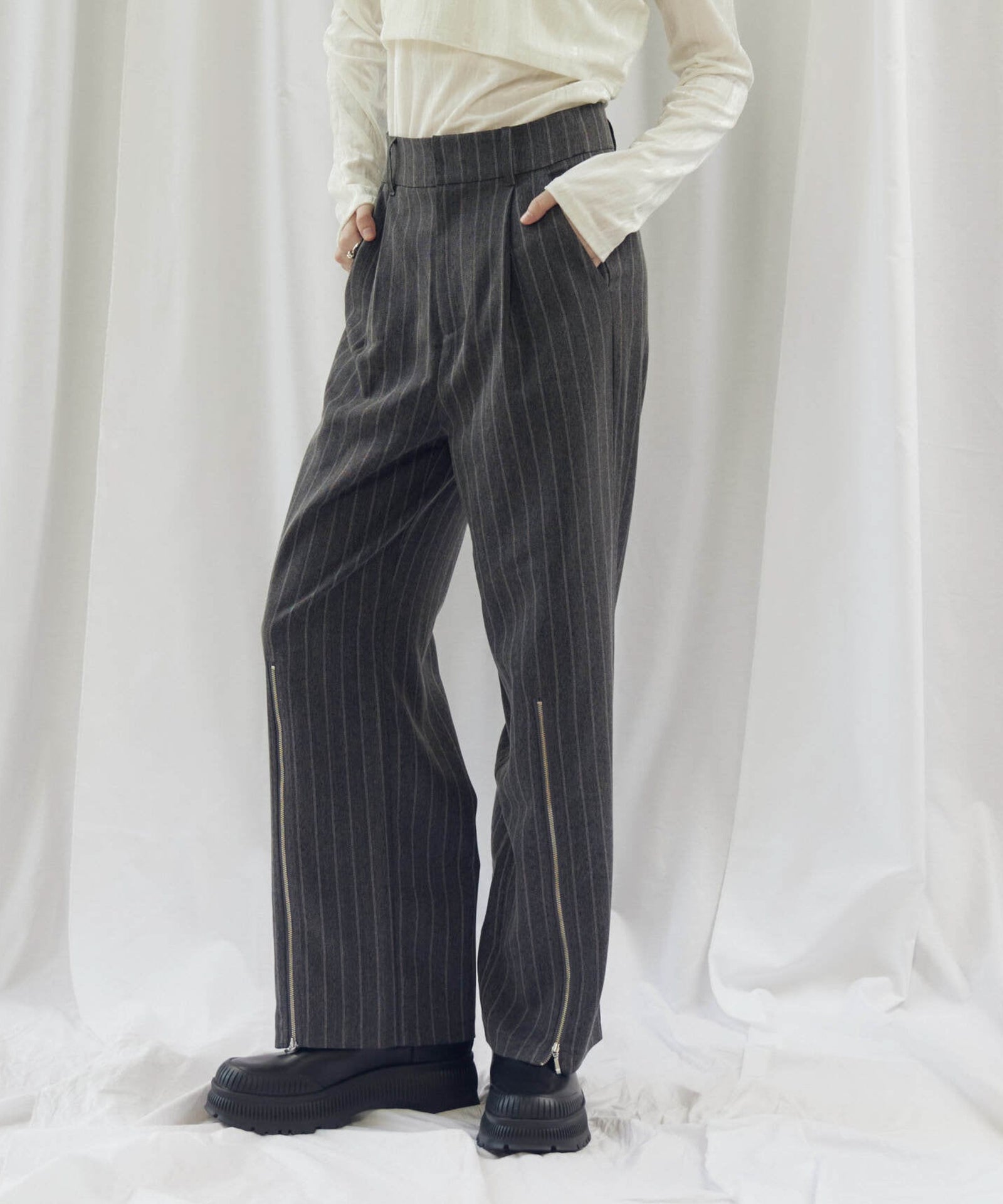 STRIPED ZIP SLIT PANTS(ストライプZIPスリットパンツ)