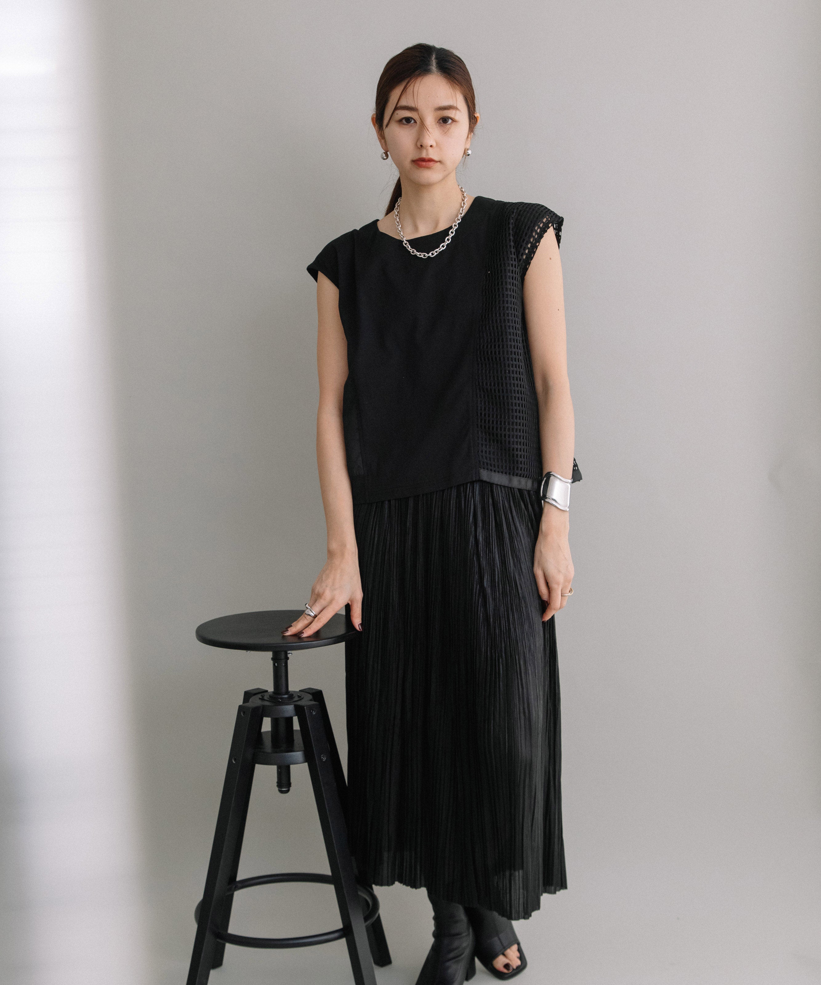 SHINY PLEATED SKIRT