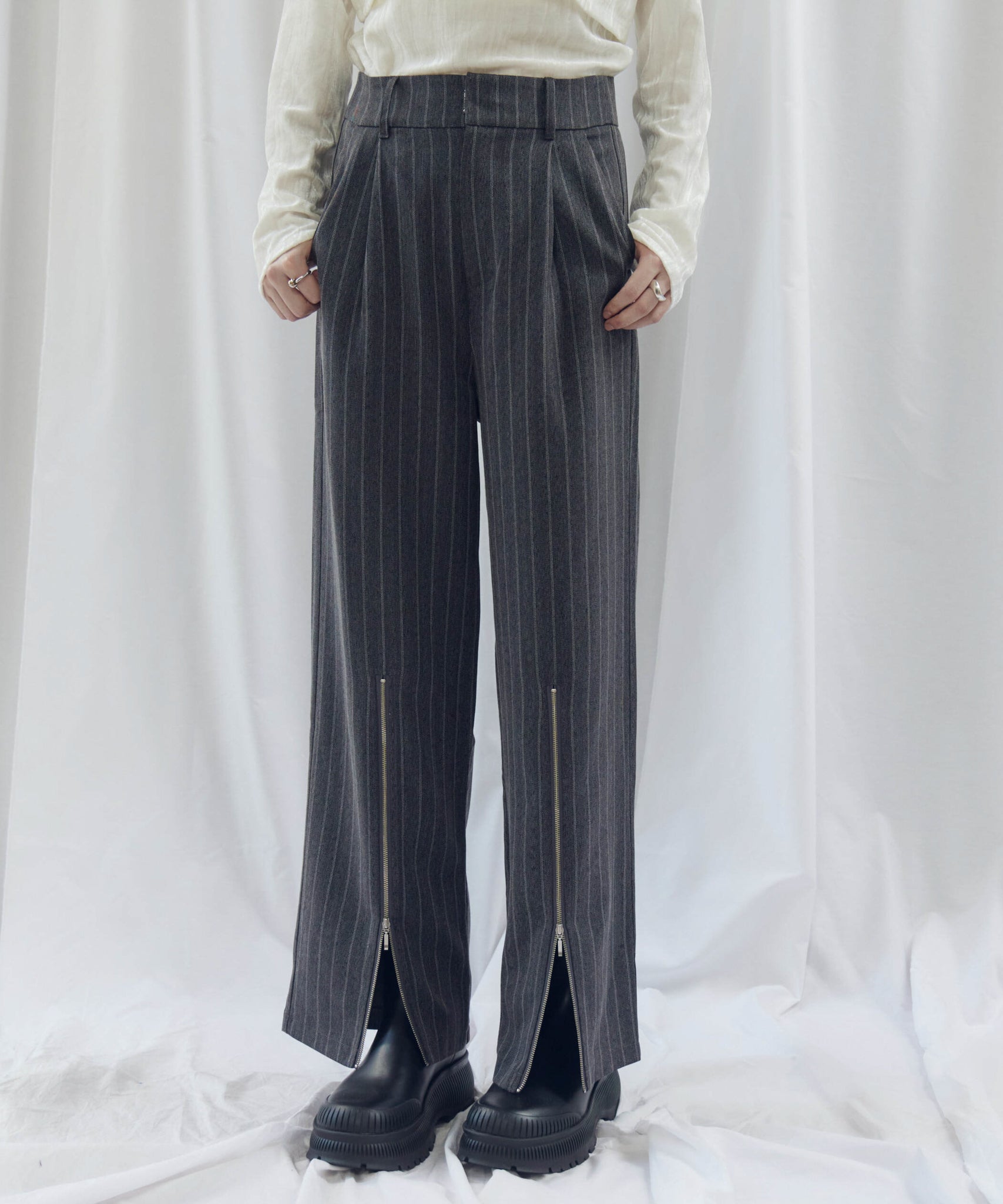 STRIPED ZIP SLIT PANTS(ストライプZIPスリットパンツ)