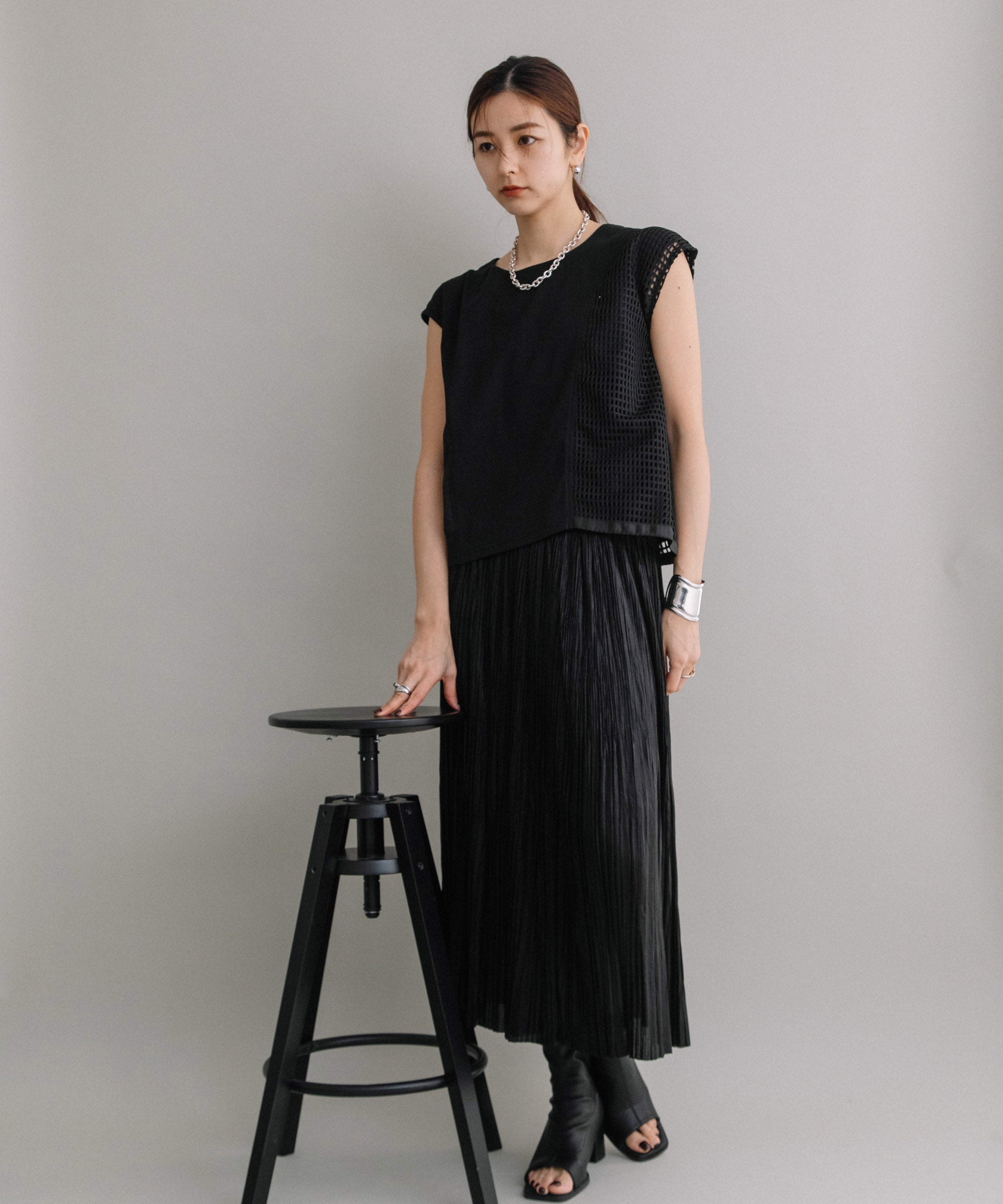 SHINY PLEATED SKIRT