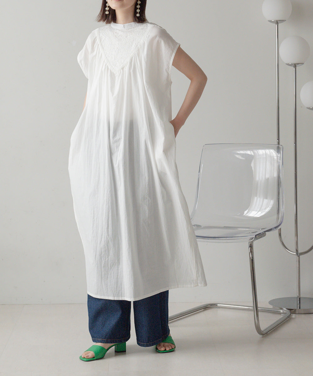 キーネック刺繍ヨークワンピース