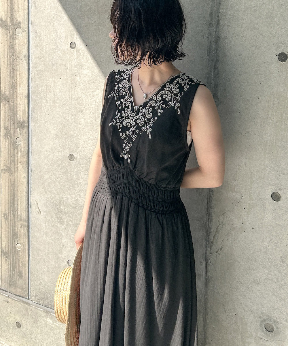 スカラップ刺繍ウエストギャザーワンピース