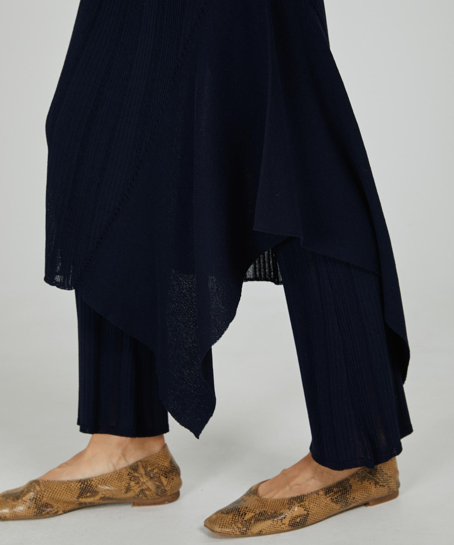 イレジュラーヘム変形リブニットOP