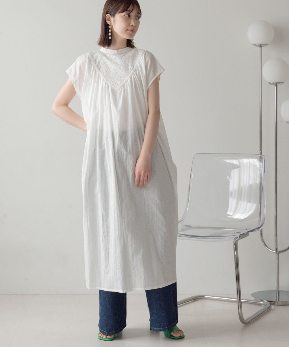 キーネック刺繍ヨークワンピース