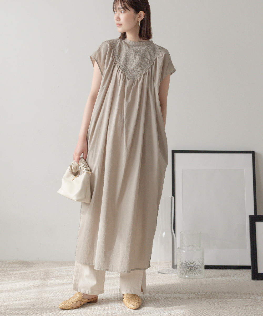 キーネック刺繍ヨークワンピース