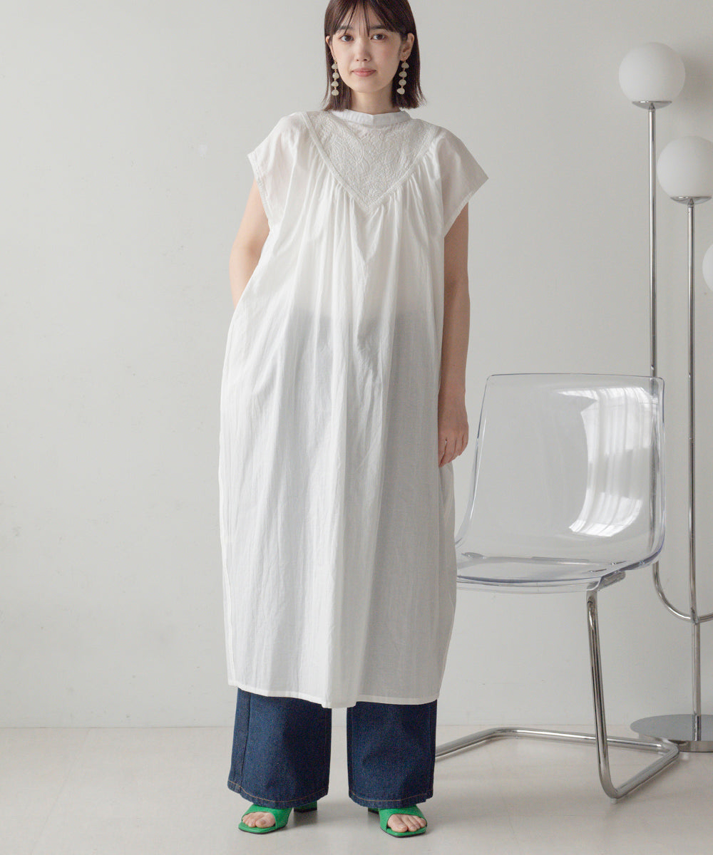 キーネック刺繍ヨークワンピース