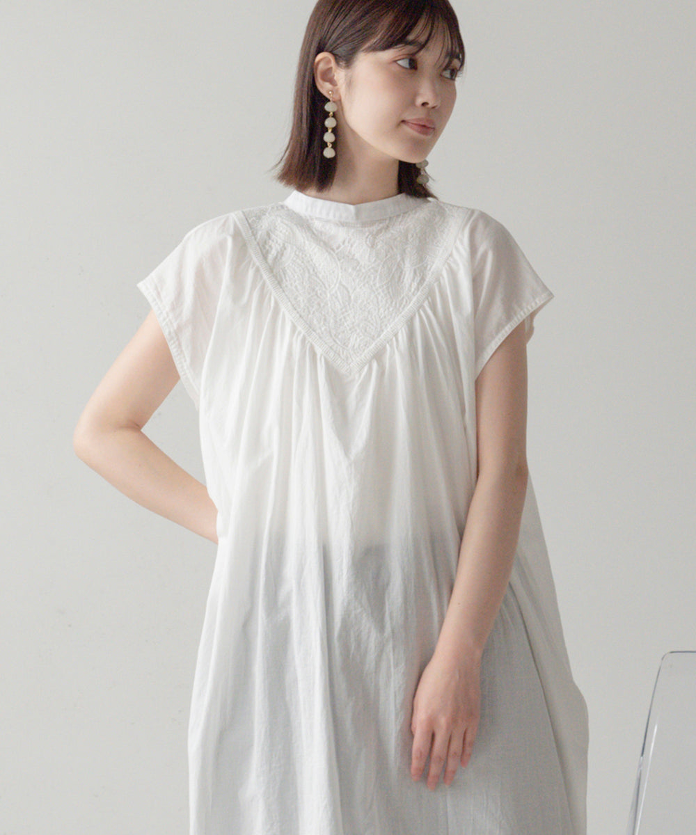 キーネック刺繍ヨークワンピース