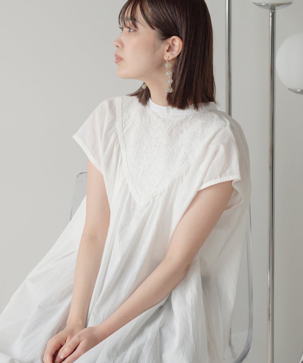 キーネック刺繍ヨークワンピース
