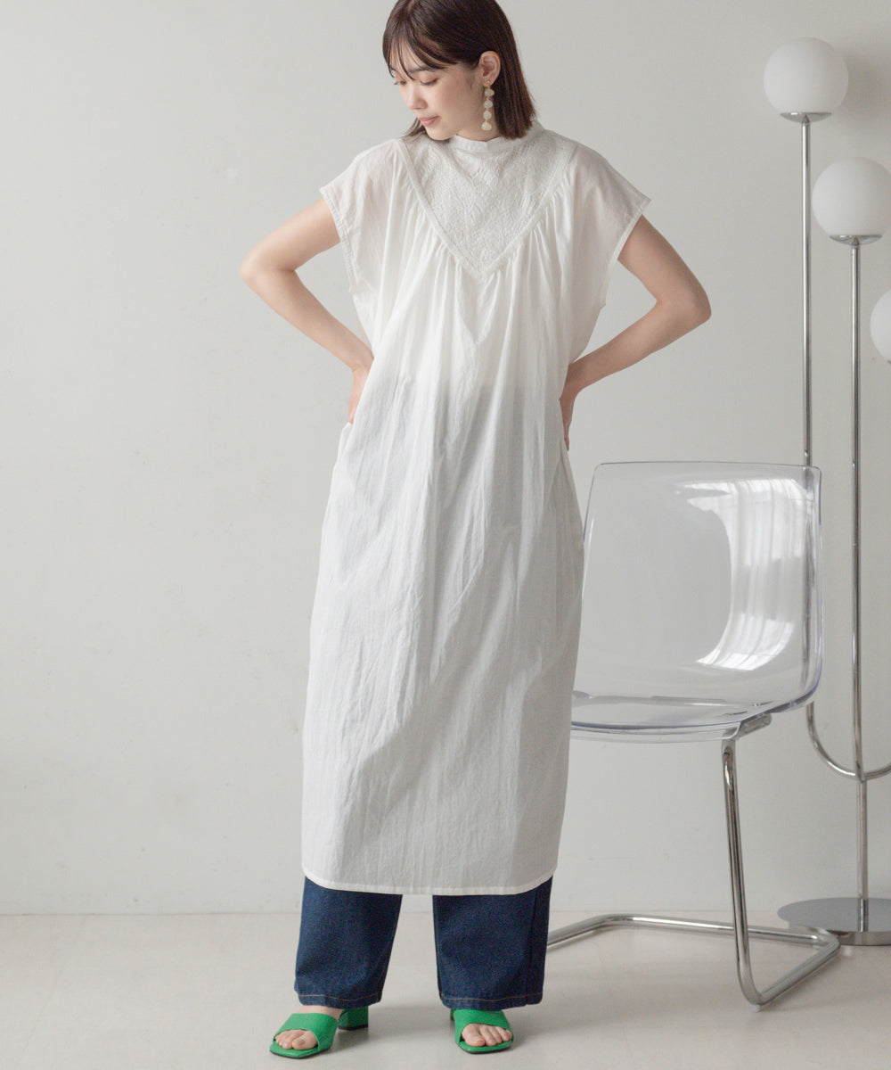 キーネック刺繍ヨークワンピース