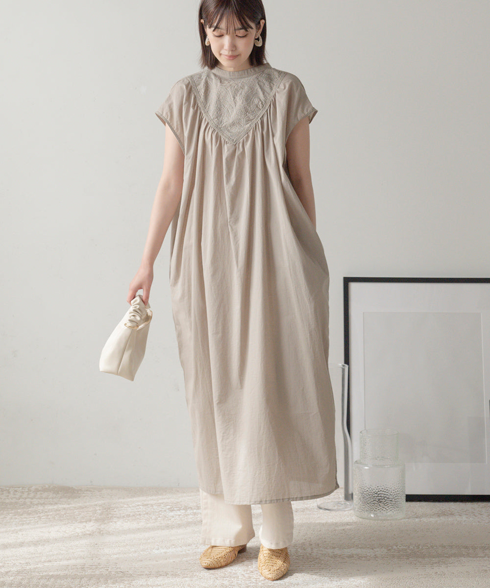 キーネック刺繍ヨークワンピース