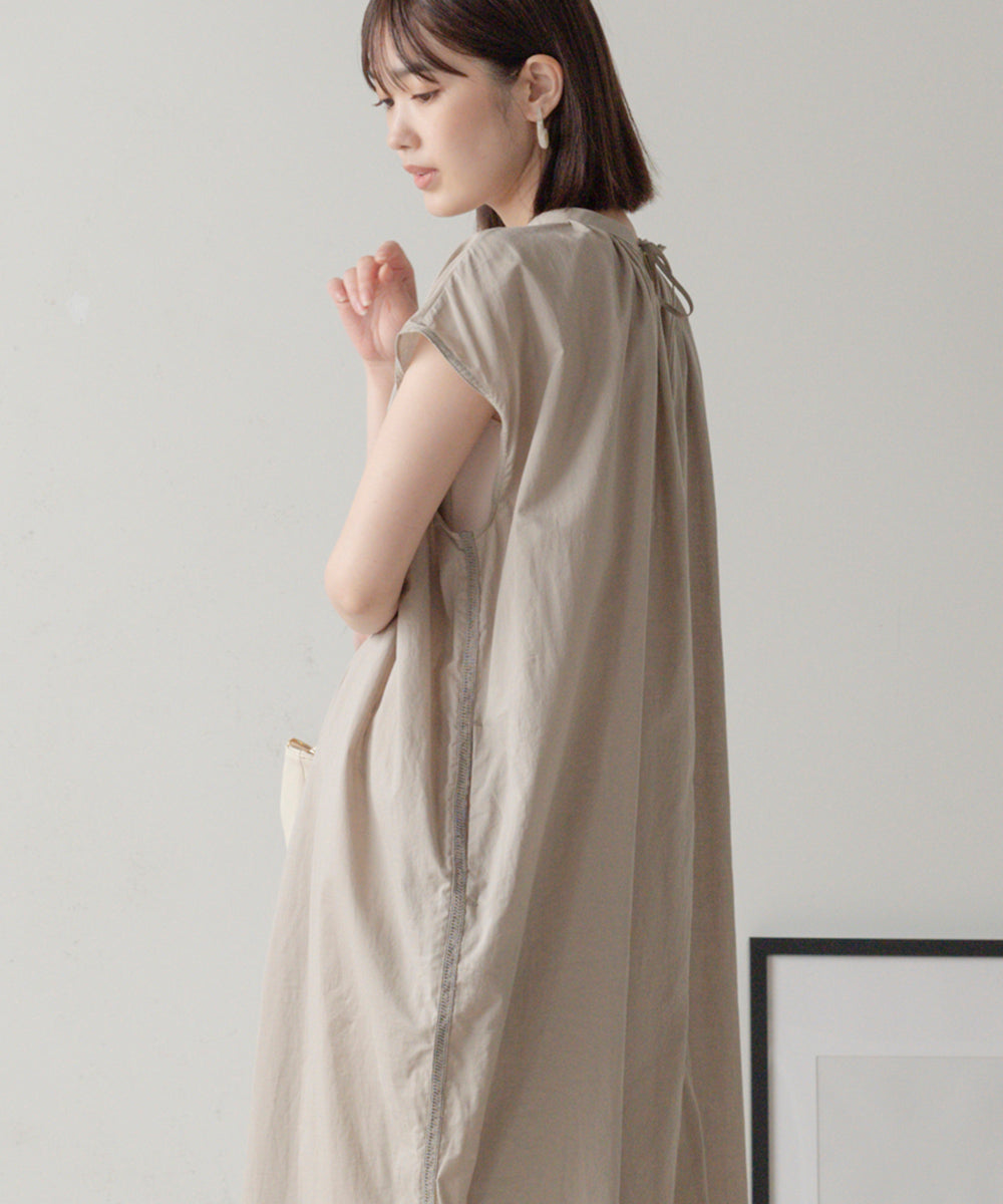 キーネック刺繍ヨークワンピース
