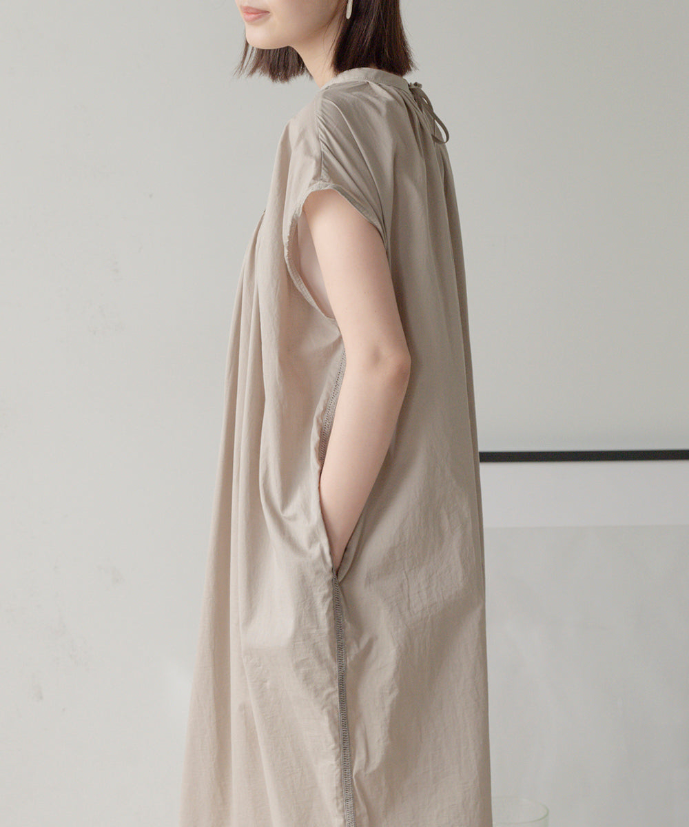 キーネック刺繍ヨークワンピース