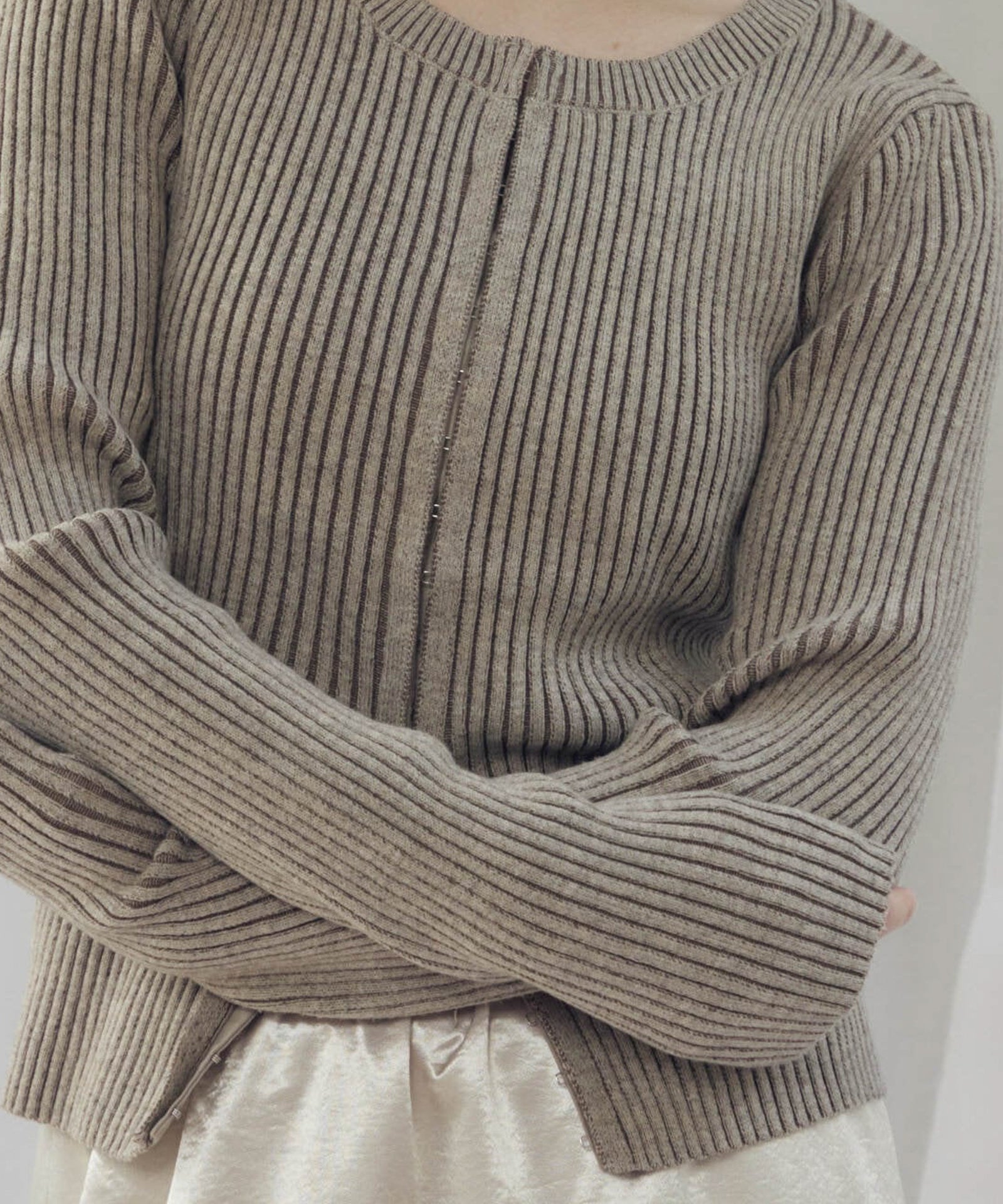 CREW NECK CARDIGAN