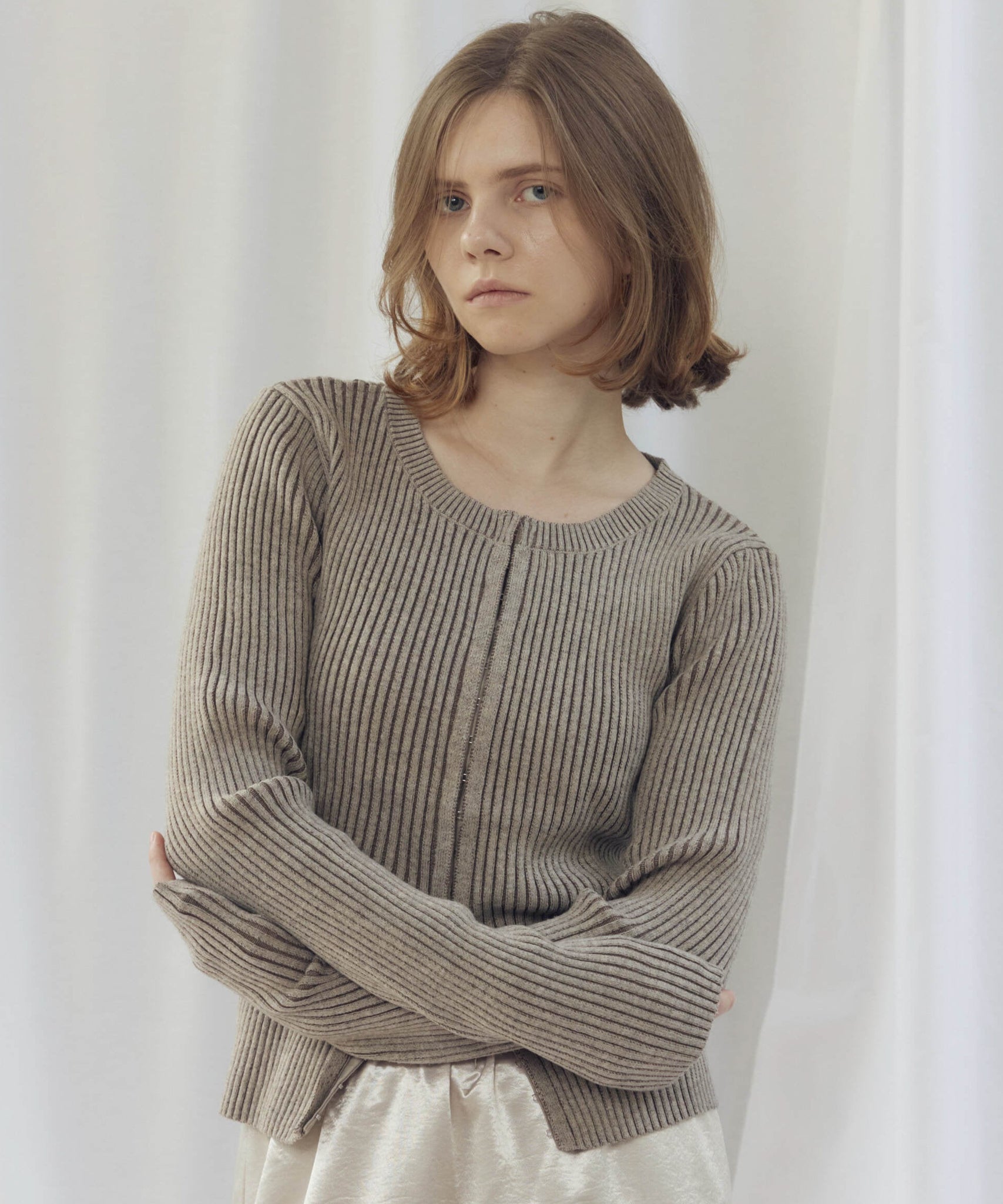 CREW NECK CARDIGAN