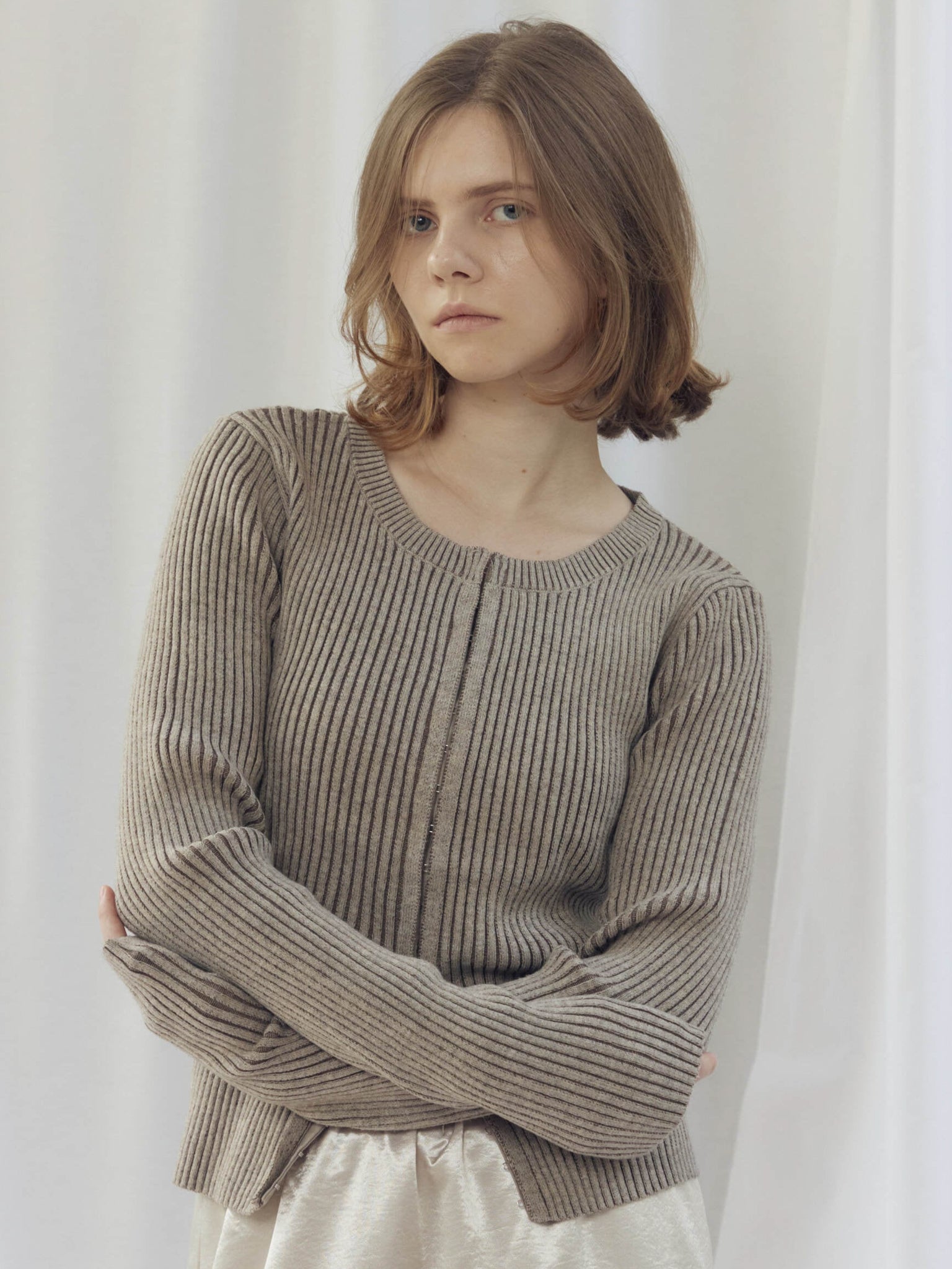 CREW NECK CARDIGAN
