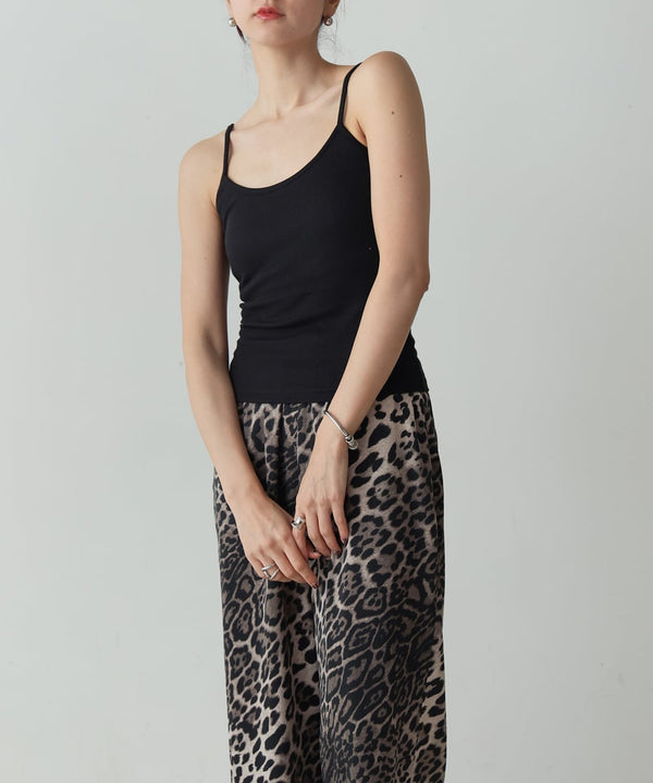 CUT RIB BACK OPEN CAMI WITH CUP(ｶｯﾄﾘﾌﾞｶｯﾌﾟﾂｷﾊﾞｯｸｵｰﾌﾟﾝｷｬﾐ)