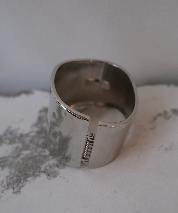 VOLUME BANGLE（ﾎﾞﾘｭｰﾑﾊﾞﾝｸﾞﾙ）