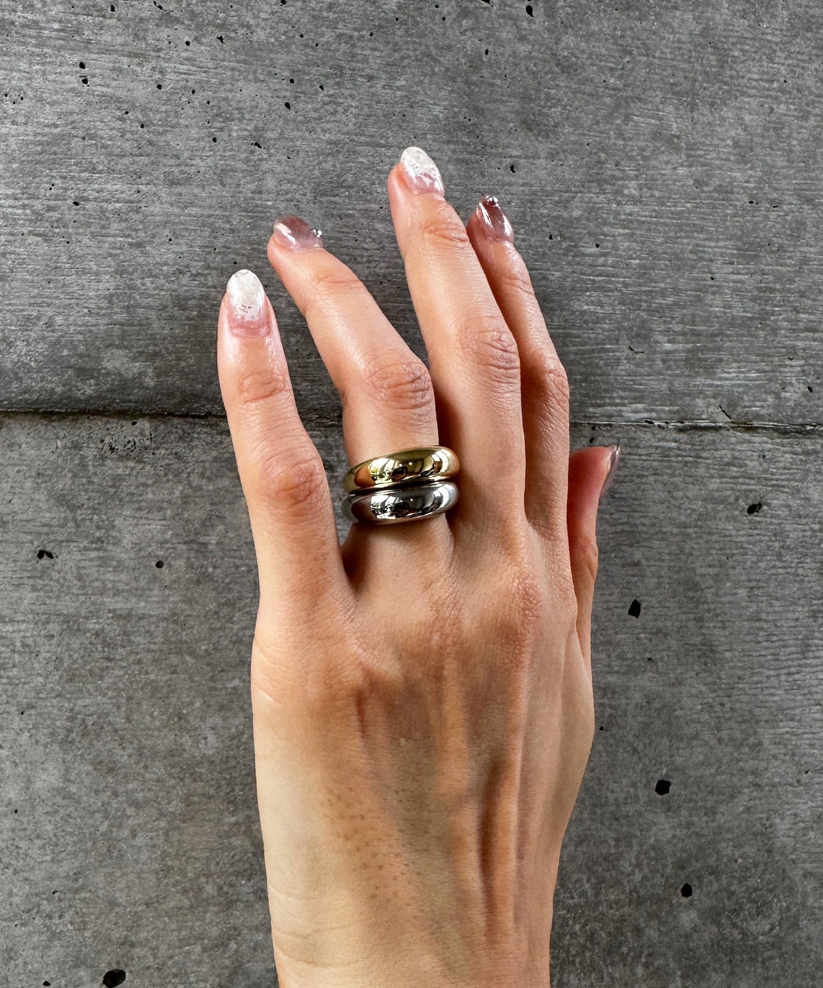 BICOLOR VOLUME RING（ﾊﾞｲｶﾗｰﾎﾞﾘｭｰﾑﾘﾝｸﾞ or ｲﾔーｶﾌ ）