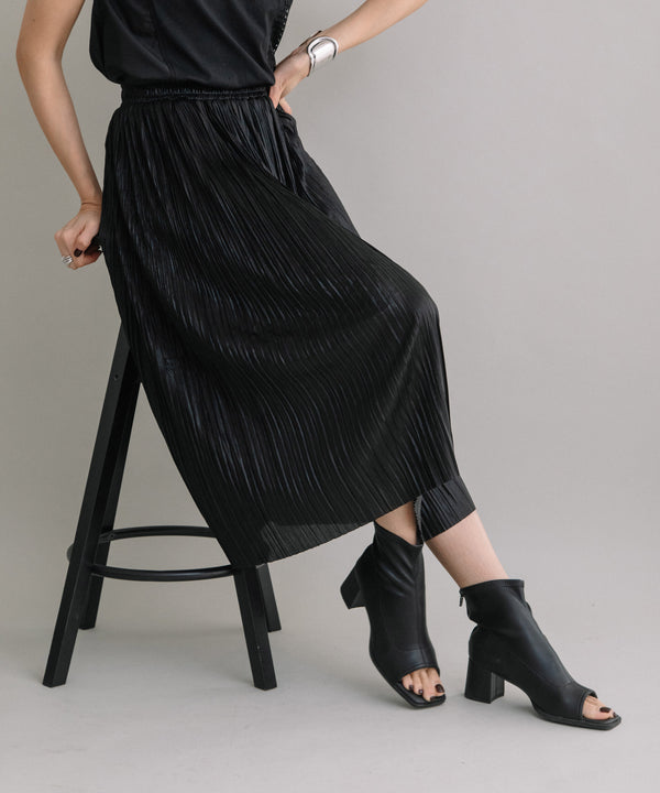 SHINY PLEATED SKIRT