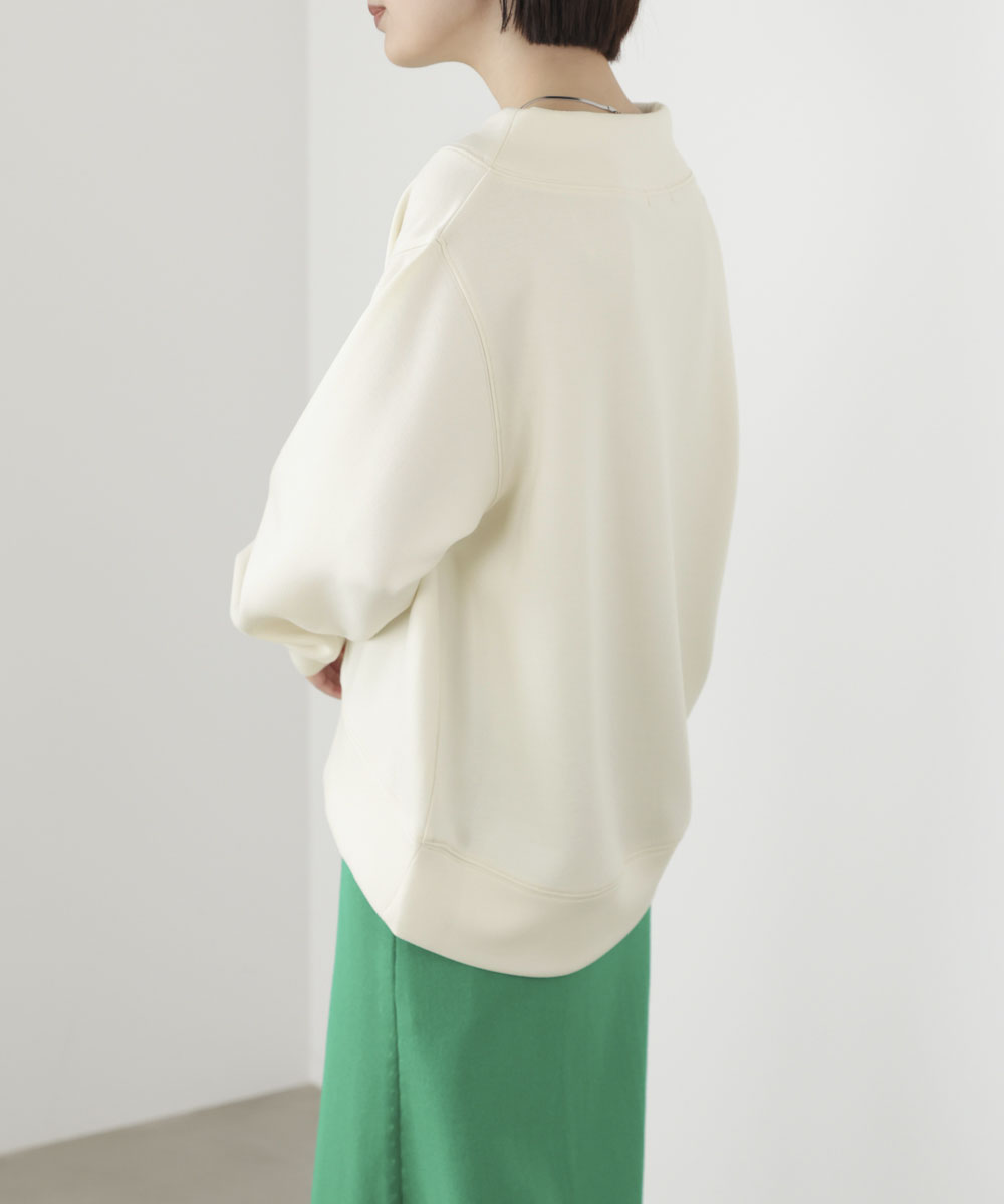 ダンボール抜き衿プルオーバー