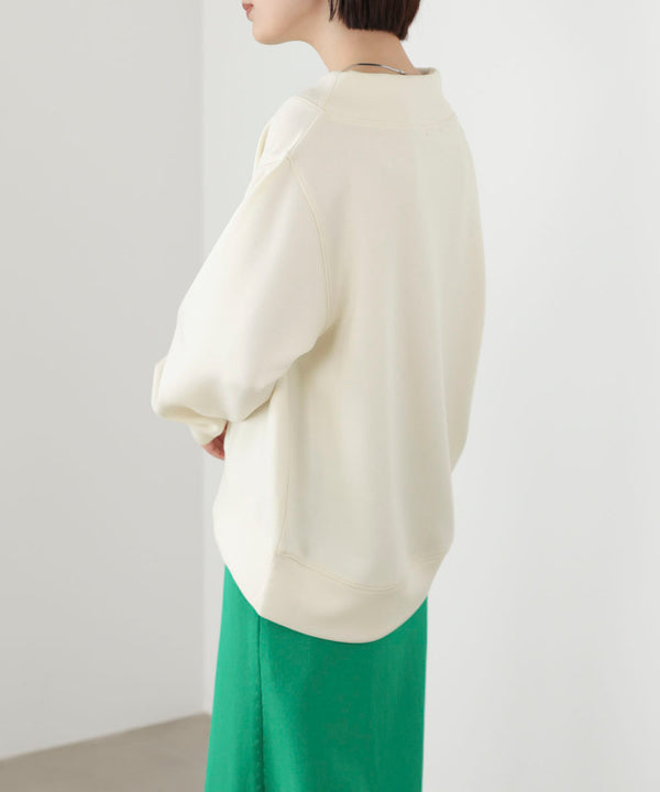 ダンボール抜き衿プルオーバー