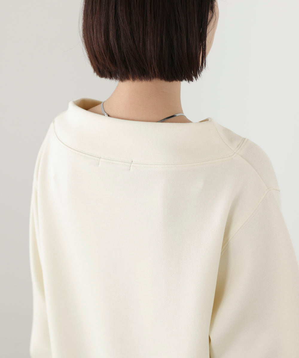 ダンボール抜き衿プルオーバー