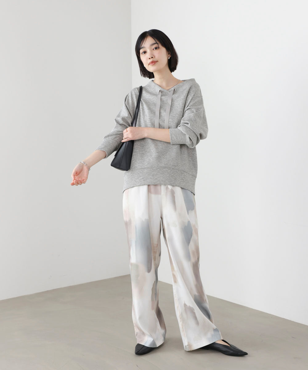 ダンボール抜き衿プルオーバー