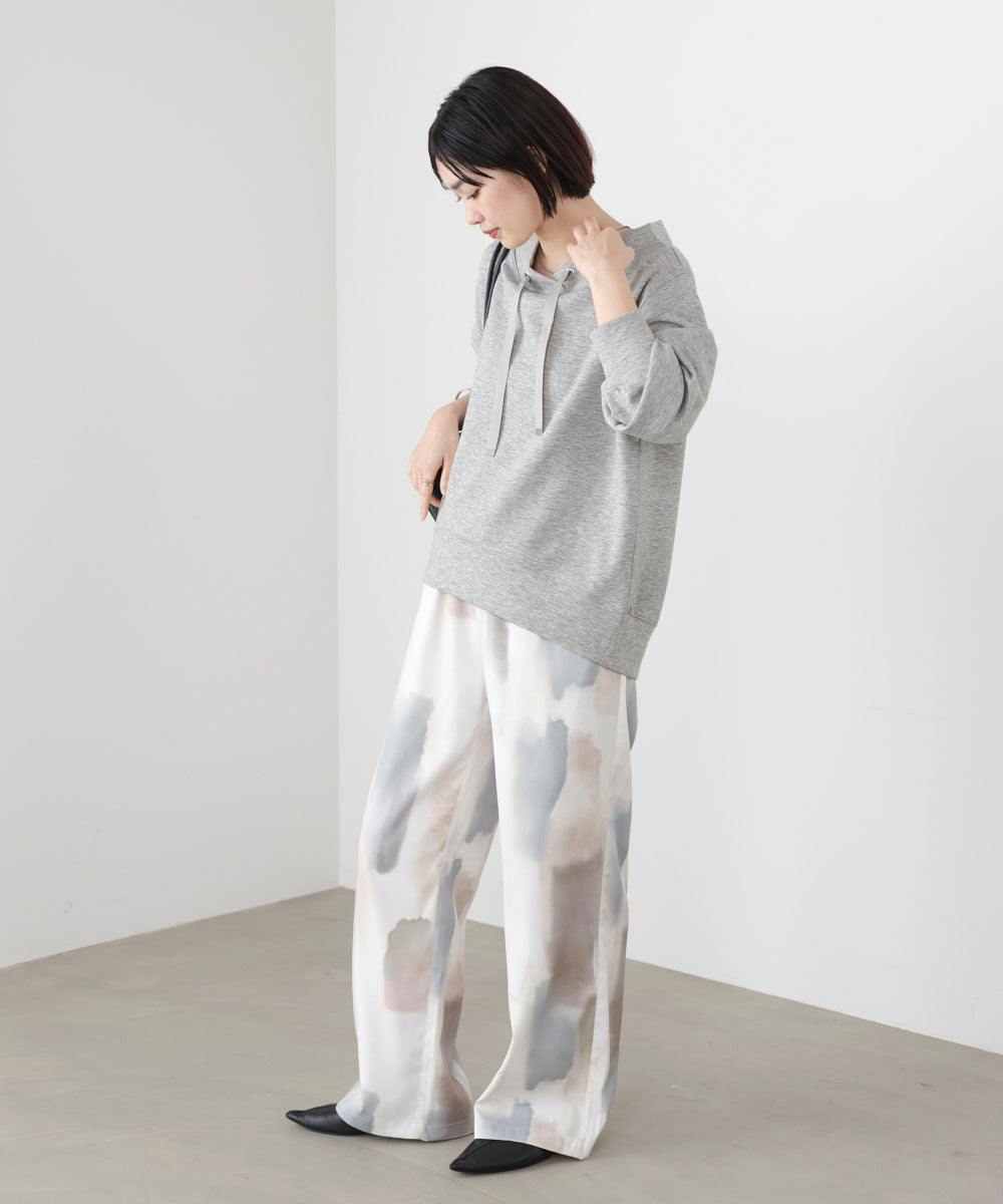 ダンボール抜き衿プルオーバー