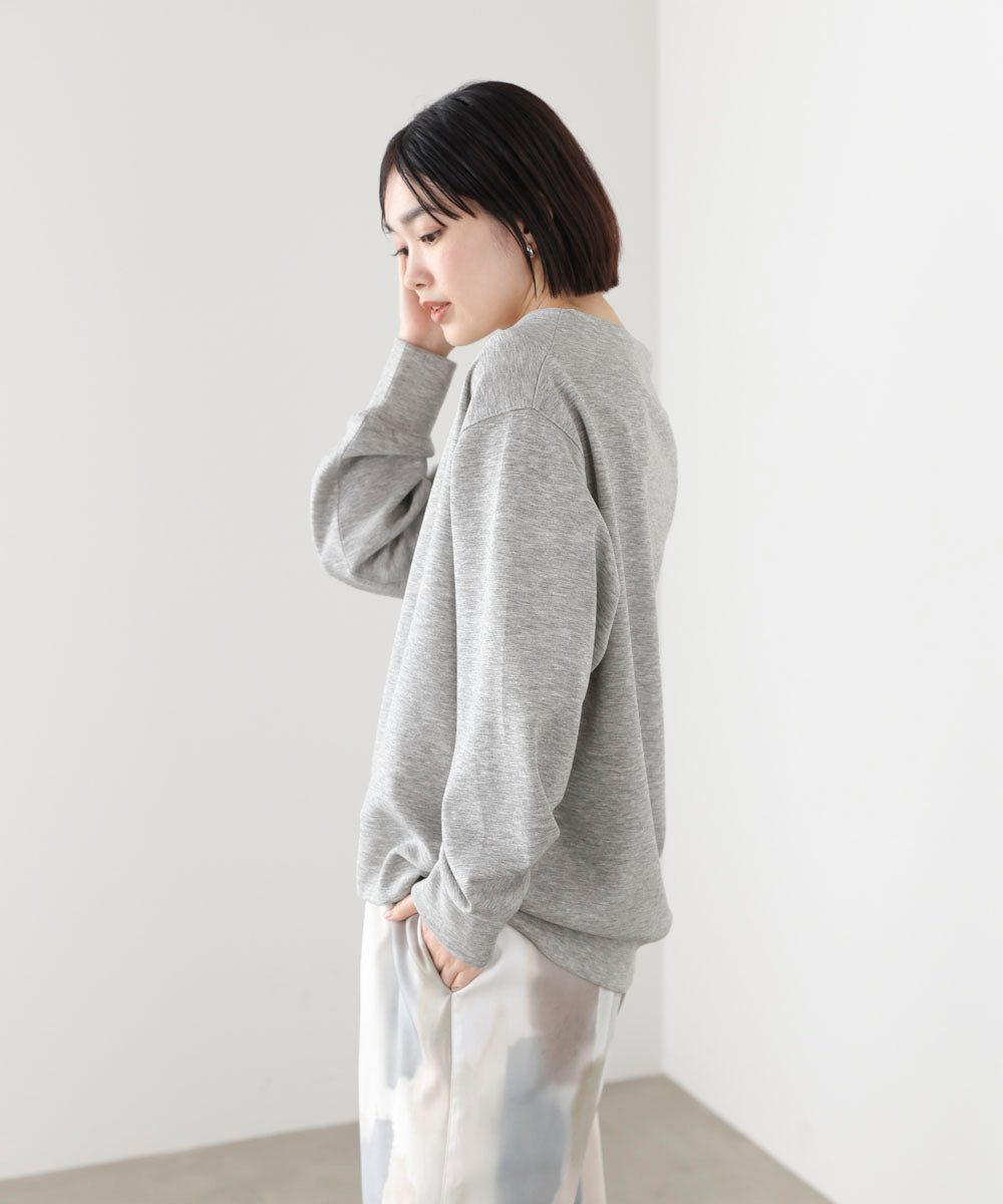 ダンボール抜き衿プルオーバー