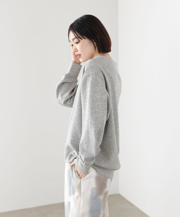 ダンボール抜き衿プルオーバー