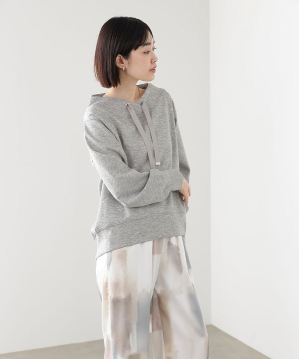 ダンボール抜き衿プルオーバー