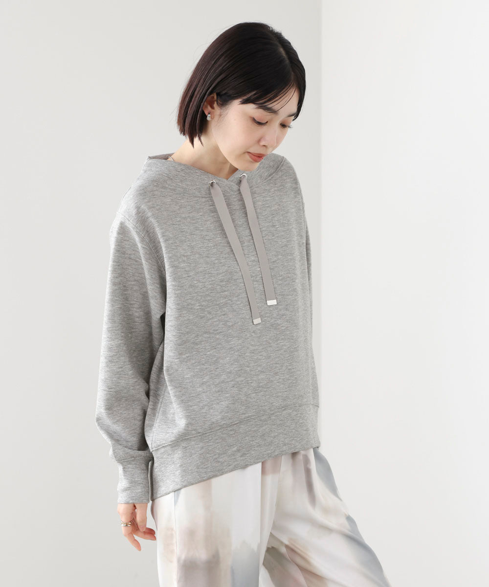 ダンボール抜き衿プルオーバー