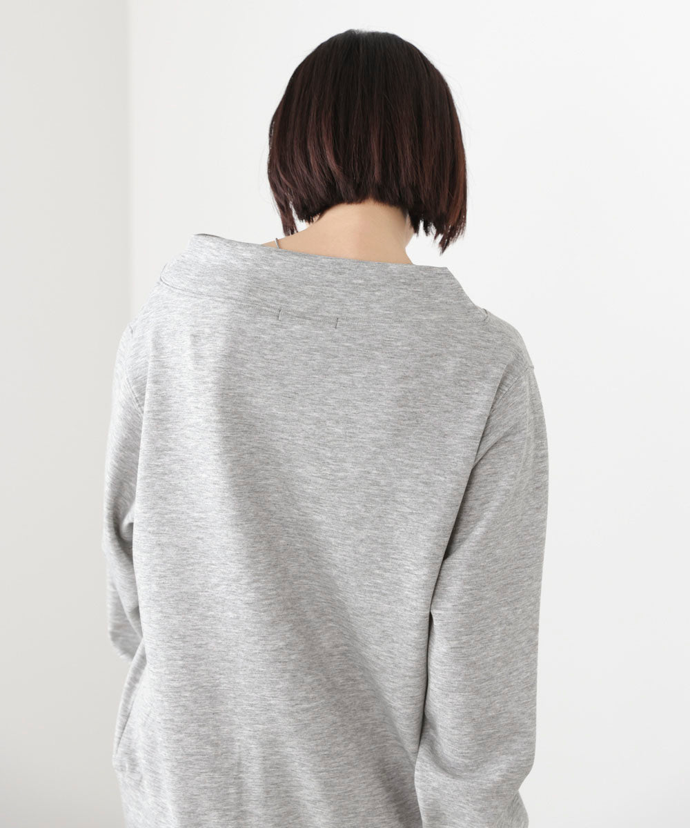 ダンボール抜き衿プルオーバー