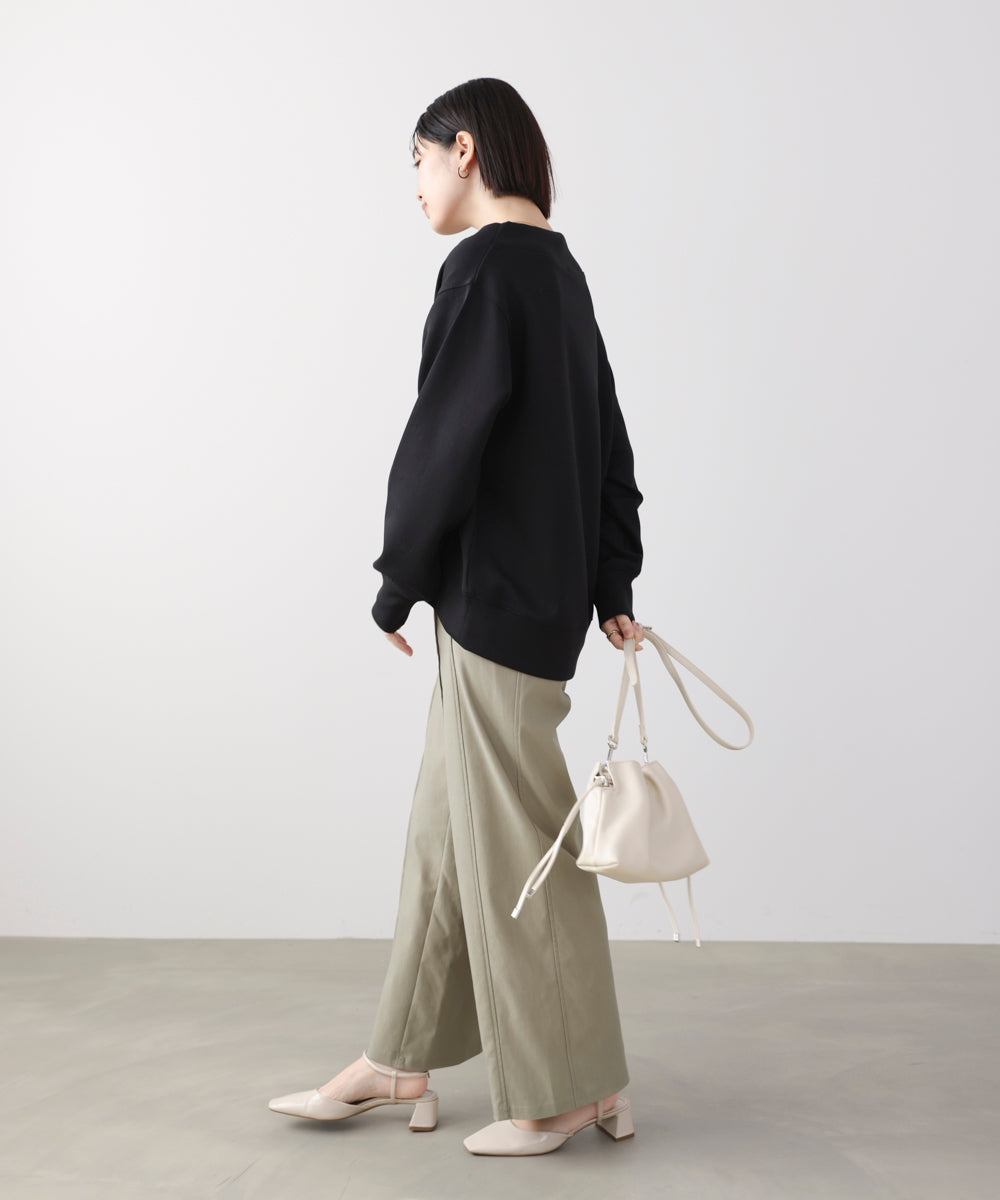 ダンボール抜き衿プルオーバー