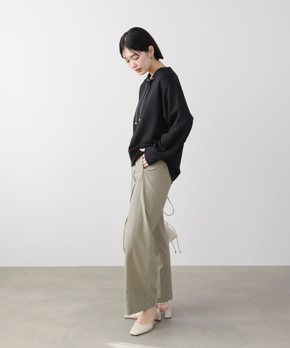 ダンボール抜き衿プルオーバー