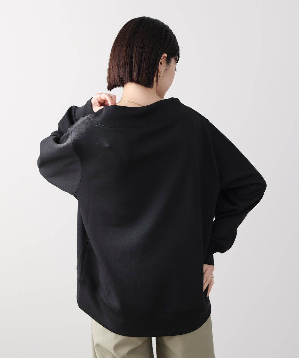 ダンボール抜き衿プルオーバー