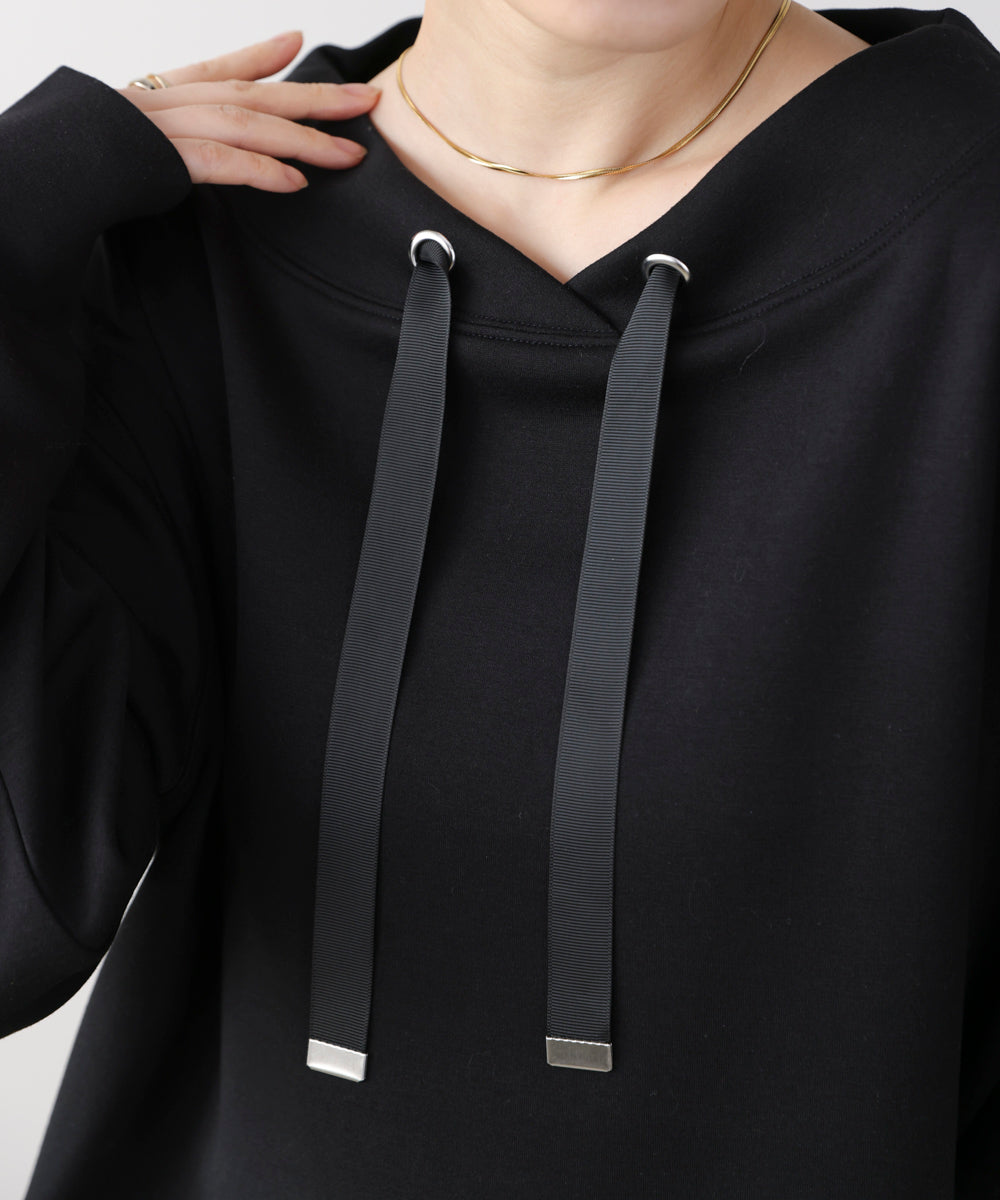 ダンボール抜き衿プルオーバー