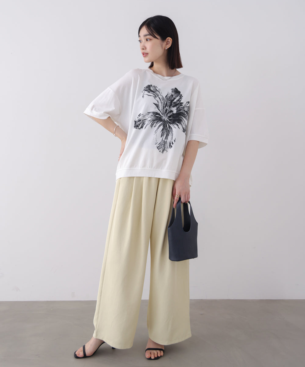 モノトーンフラワーTシャツ