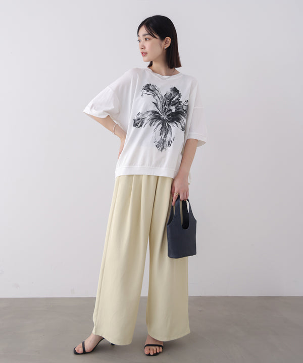 モノトーンフラワーTシャツ