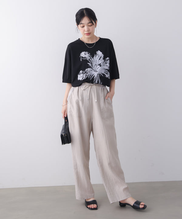 モノトーンフラワーTシャツ